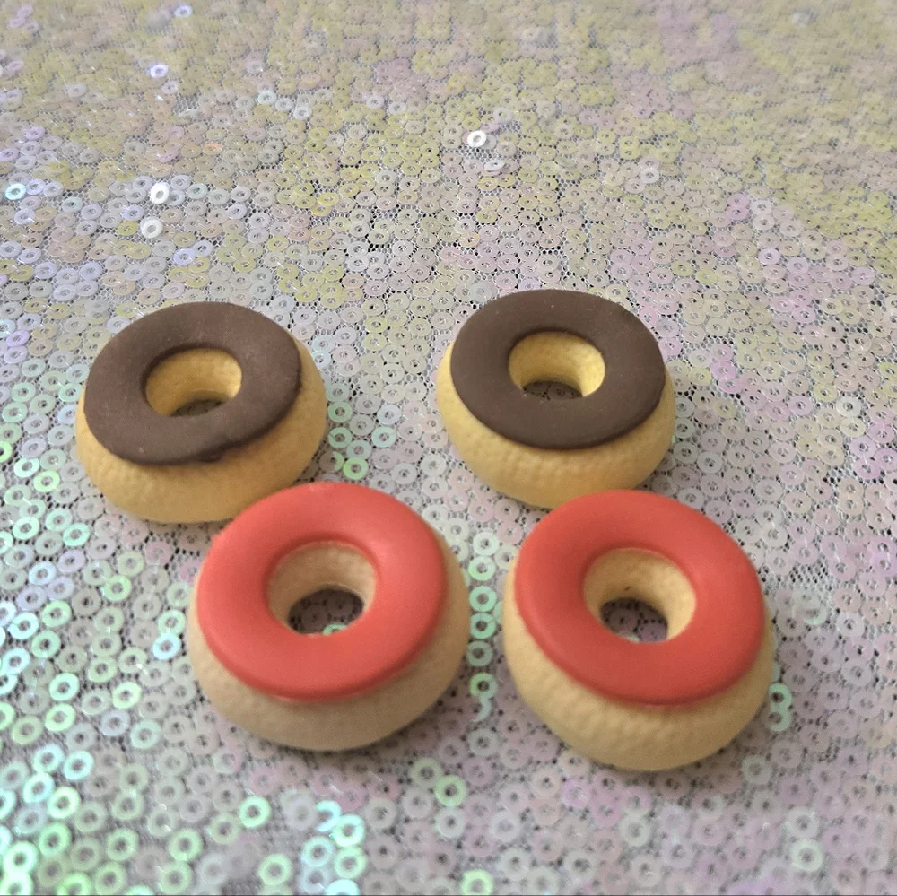 💥5/$10💥 4 food erasers red & brown donuts 🍩 ❤️ NWOT